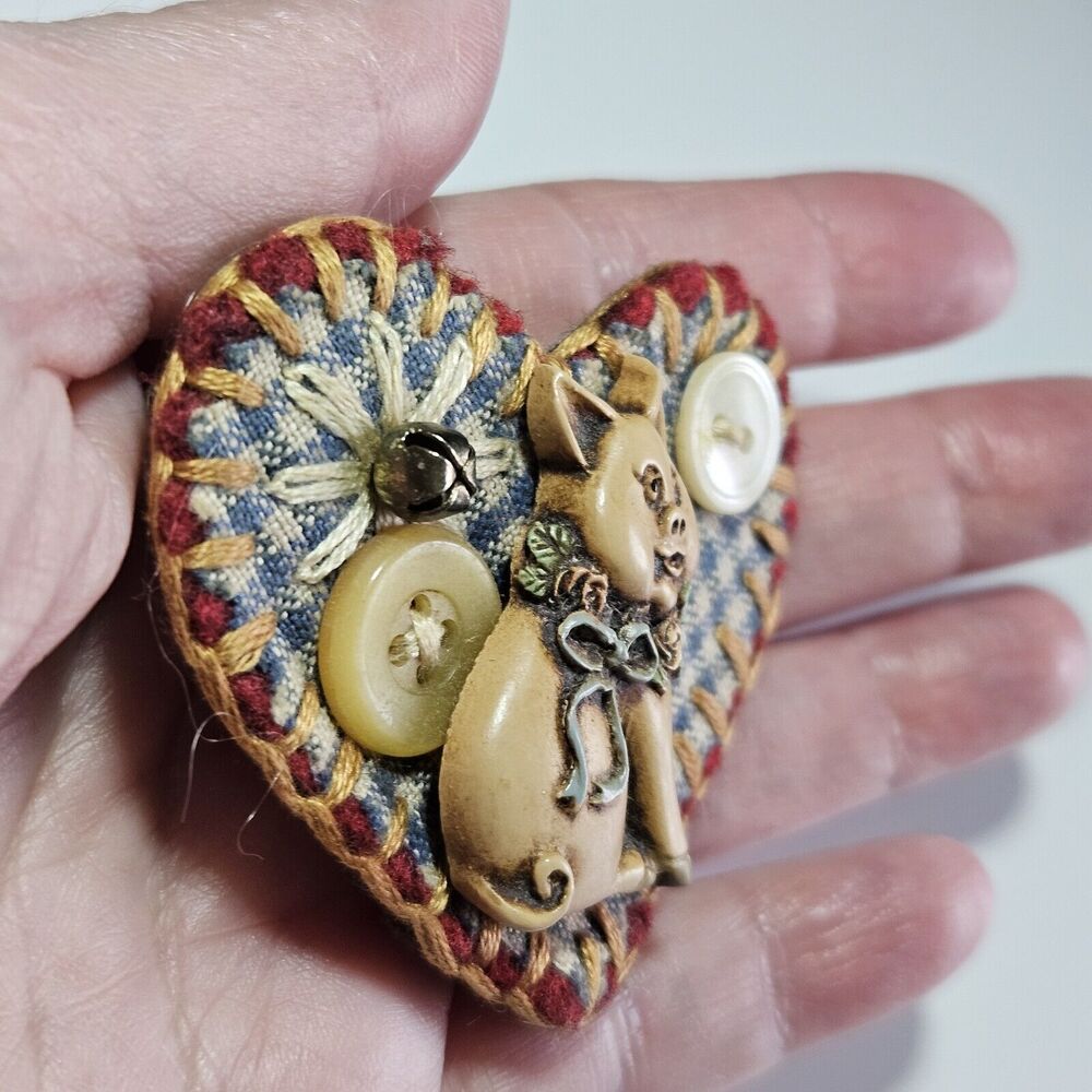 **Last Chance!!Final Sale** Vintage Handmade Quilted Heart Brooch A Pig A Button - Picture 3 of 9